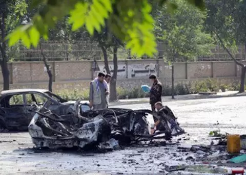 Al menos seis muertos y 27 heridos por atentado en Afganistan