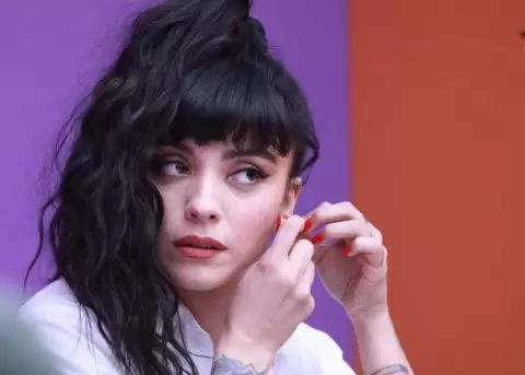 Mon Laferte lanza duras críticas contra YouTube por cuestionar su videoclip que alude al sangrado menstrual