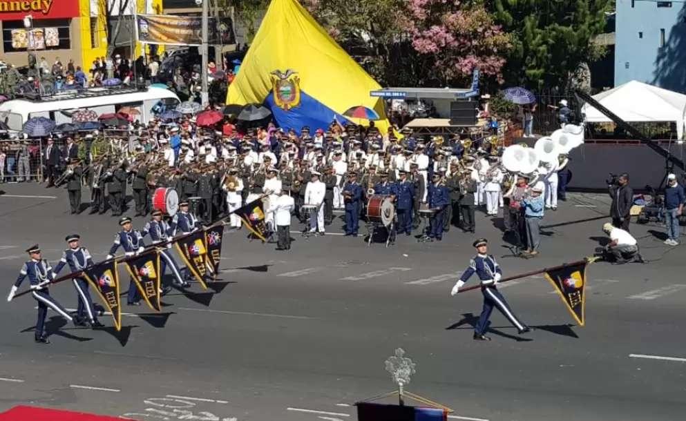 Militares recuerdan el Primer Grito de la Independencia con una ceremonia en el sur de Quito