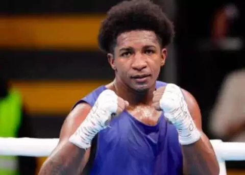Ecuatoriano Julio Csar Castillo avanza en el Mundial de boxeo