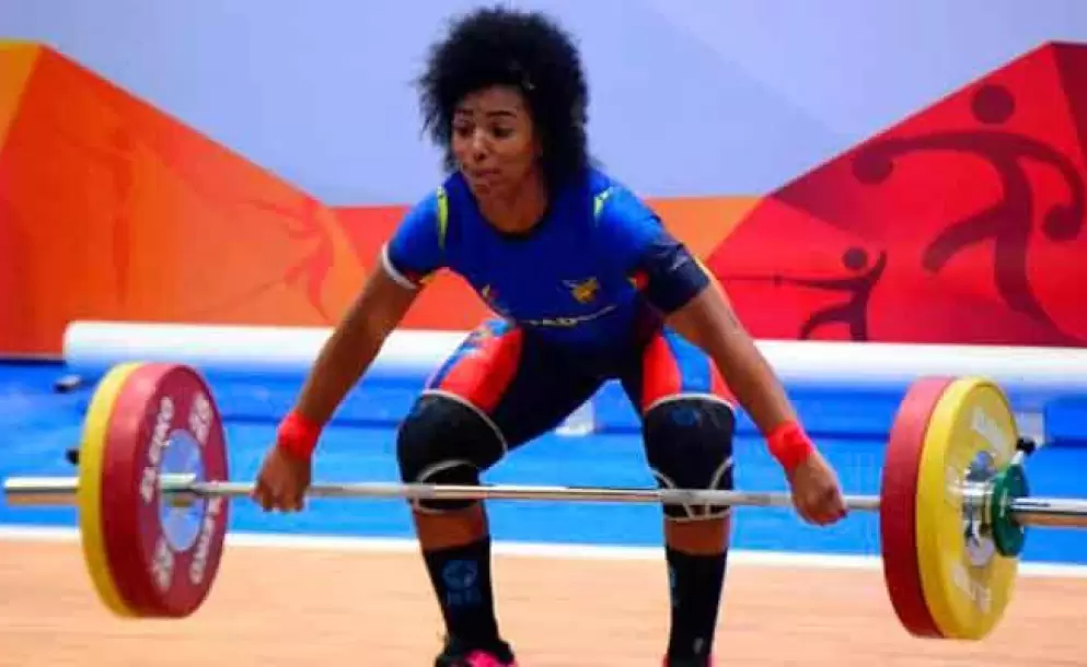 Pesista ecuatoriana obtiene doble medalla de bronce