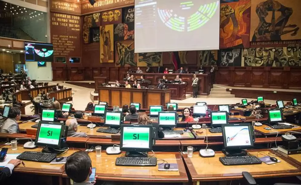 La Asamblea denuncia a 71 personas por daños a su edificio