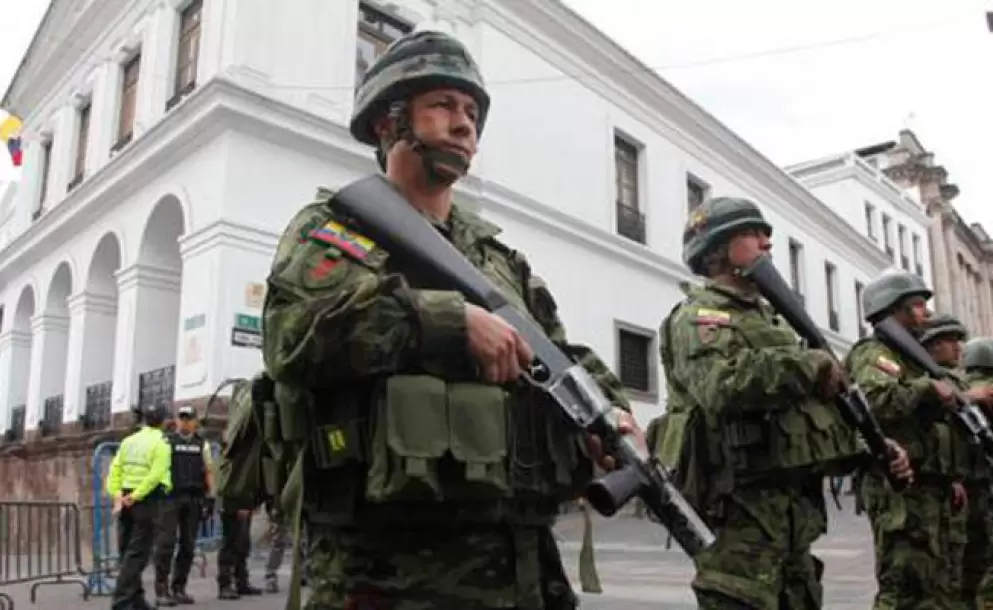 Militares afectados en protestas fueron recibidos en Carondelet