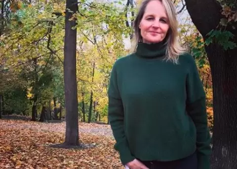 Hospitalizan a Helen Hunt tras volcar su camioneta por choque