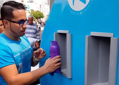 Se instalan dispensadores de agua en Guayaquil