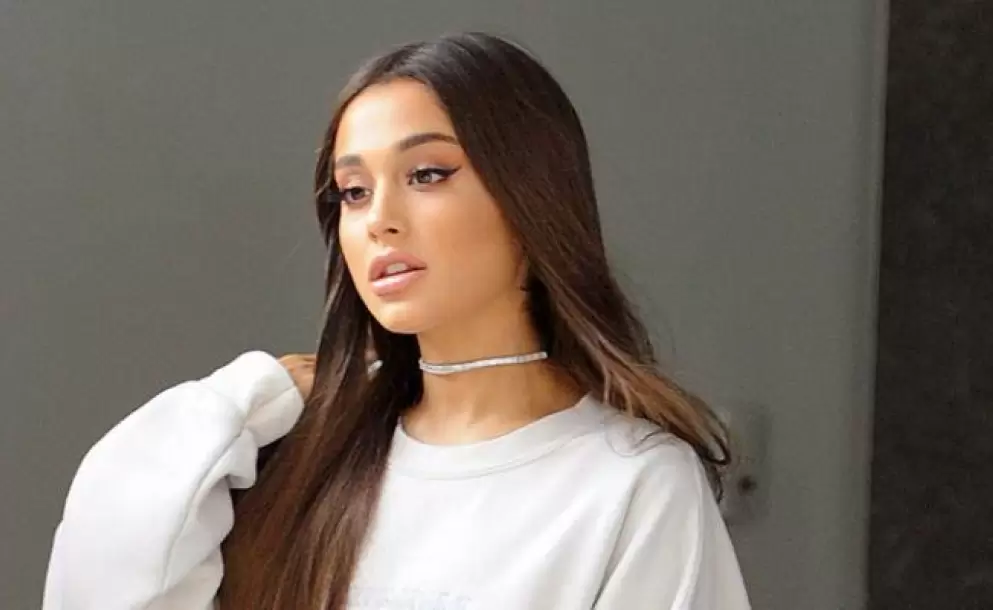 Ariana Grande presume su apoyo al senador Bernie Sanders