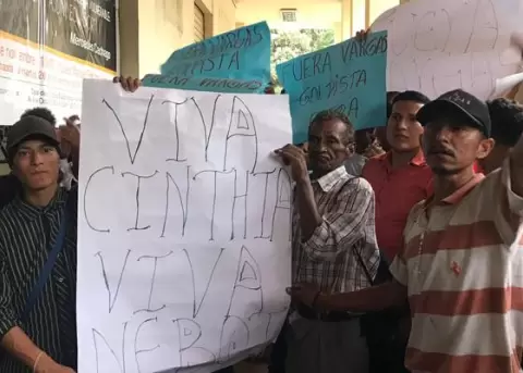 Manifestantes rechazan la presencia del lder de la Conaie, Jaime Vargas, en Guayaquil
