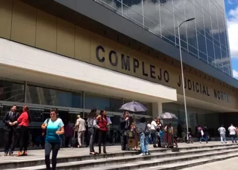 Mara Sol Larrea habra recibido un salario mensual de USD 5 600 mientras estaba presa