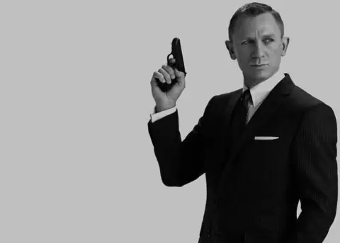 Daniel Craig busca un diseador para el cartel de James Bond