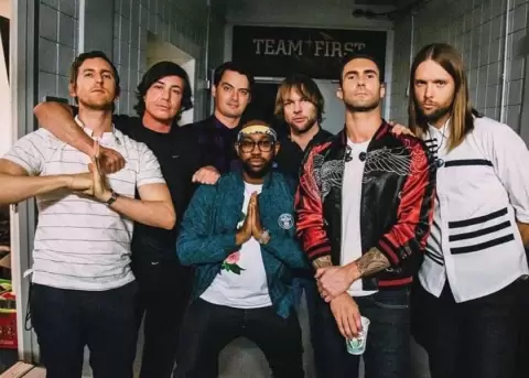 Maroon 5 dedica un video lrico de 'memories' a su mnager