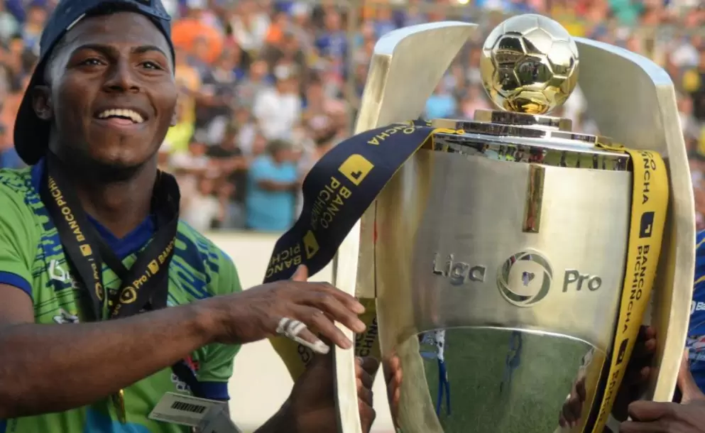 Pedro Ortiz ya es arquero de Emelec, firma por 4 años