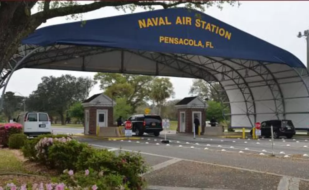 Estudiante militar saudí mata a tres personas en una base militar de Estados Unidos