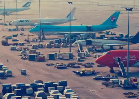 Aerolneas internacionales suspenden varios vuelos sobre territorio iran