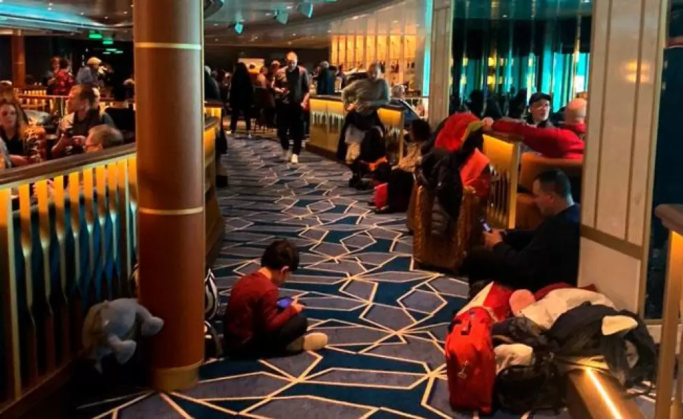 6 mil personas retenidas en crucero italiano cerca de Roma por el temor al coronavirus