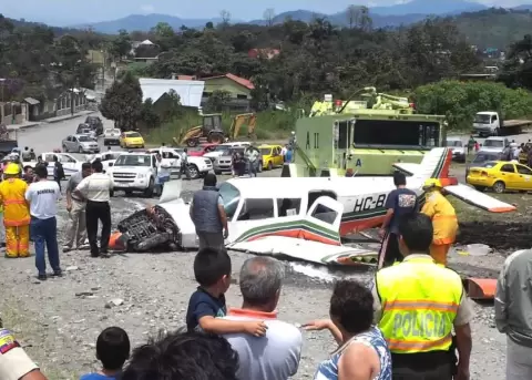 Avioneta se accident en va a Macas, inform Aviacin Civil