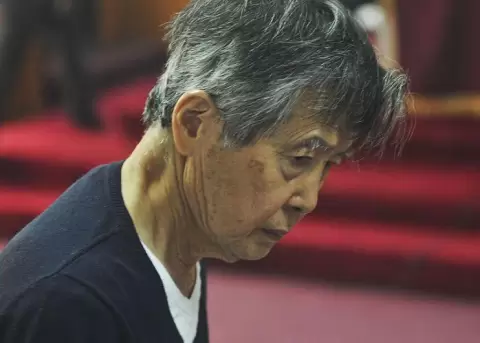 Expresidente peruano Alberto Fujimori deja el hospital y vuelve a prisin