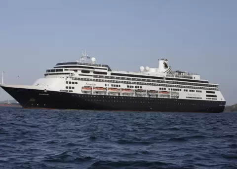 Cuatro pasajeros mueren en el crucero Zaandam anclado frente a Panam�