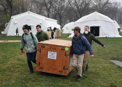 En el Central Park de Nueva York levantan hospital de campa�a para atender a enfermos de COVID-19