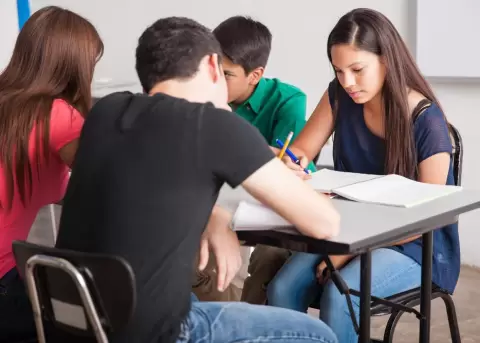 Padres de familia dicen que la prioridad es subsistir durante crisis sanitaria; las clases, lo secundario