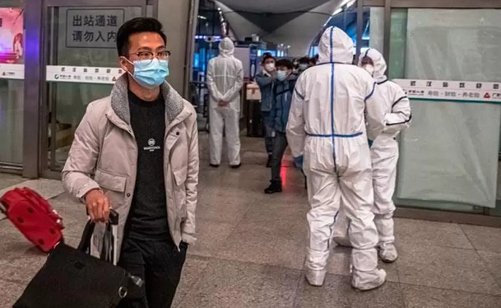 Los wuhaneses, recelosos de salir a la calle ante el fin de la cuarentena