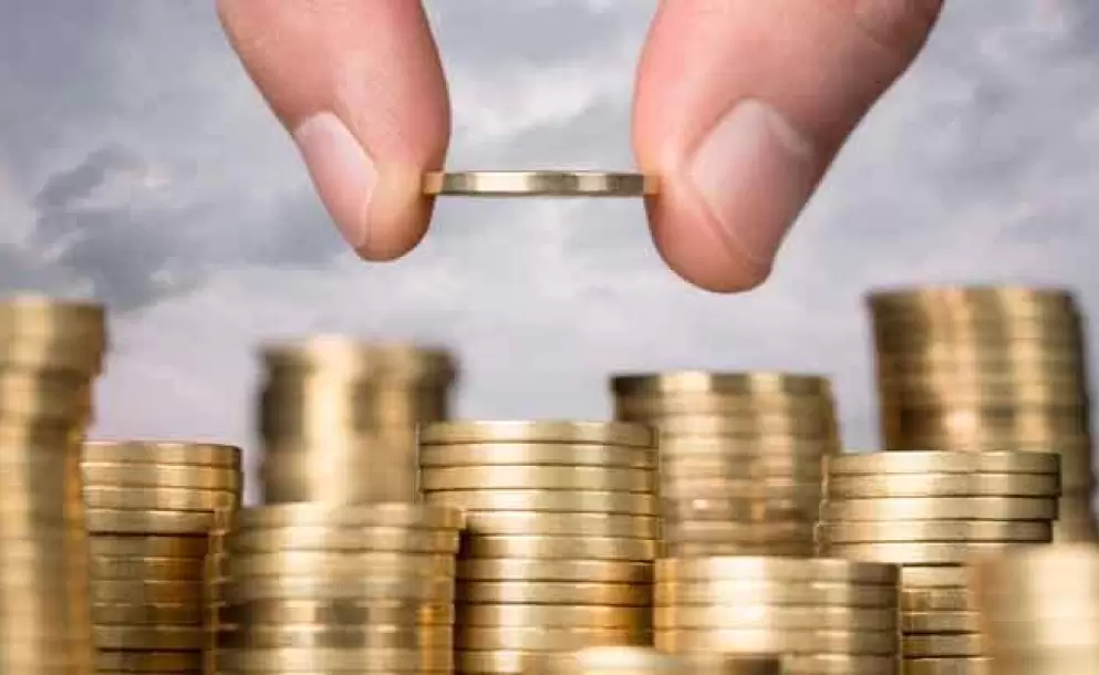 Fitch baja calificación de Ecuador a 'default restringido' tras acuerdo con acreedores