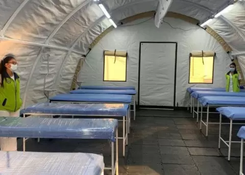 Los hospitales temporales alivian el sistema de salud