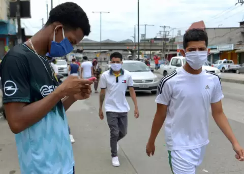 "A corto plazo podramos alcanzar el pico de la curva en Guayaquil", dijo el ministro Zevallos