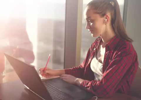 Estudios universitarios en l�nea con aulas virtuales