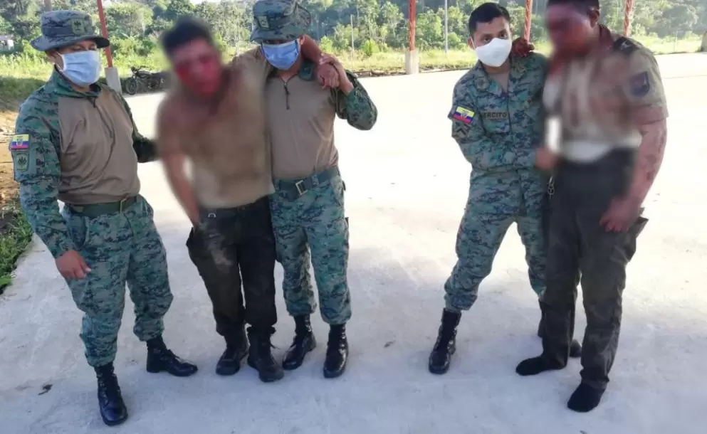 Brutal ataque con machetes y golpes a policías en Morona Santiago