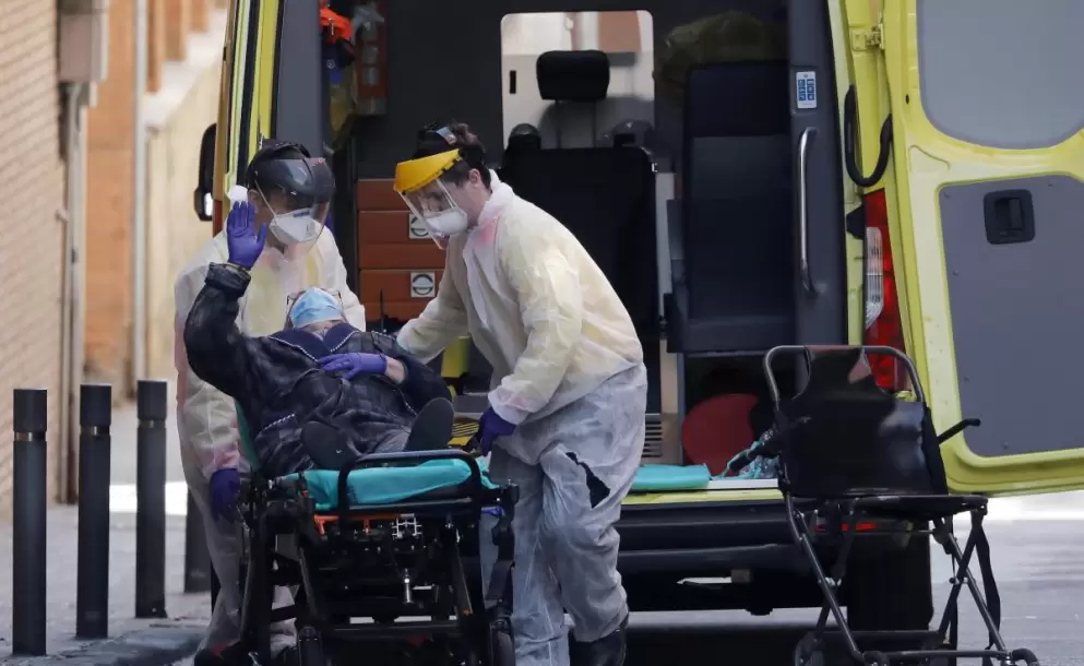 Una mujer muri por problemas respiratorios en una calle de Quito; se aplic un protocolo de bioseguridad