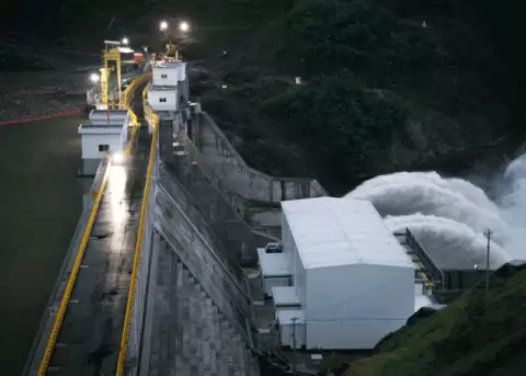 Alerta en la Corporacin Elctrica del Ecuador por erosin del ro Coca