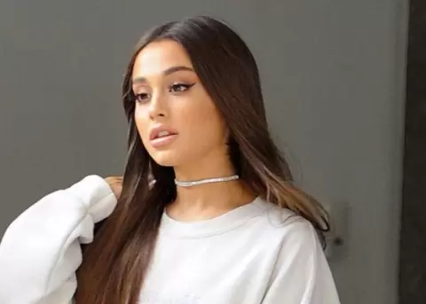 Justin Bieber y Ariana Grande darn becas a hijos de personal mdico