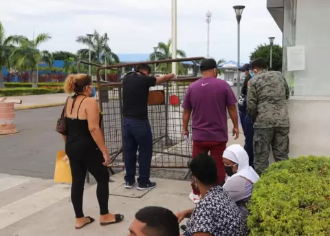 Ya se han identificado 48 de los 133 cuerpos de los contenedores