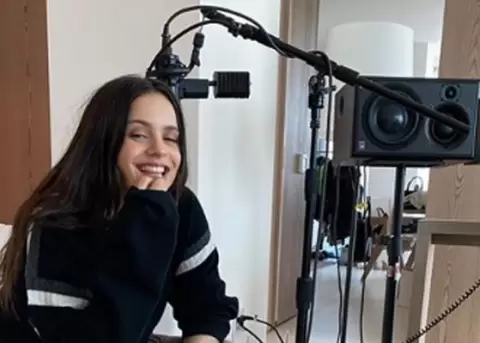 Rosala lanzar nuevo tema junto al rapero Travis Scott