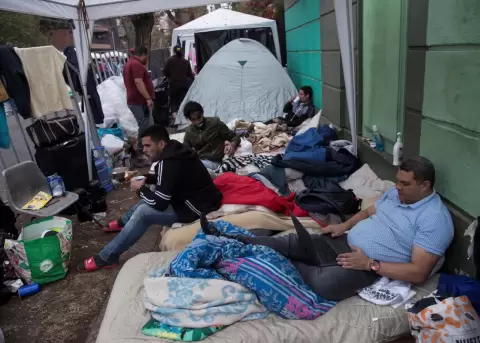 Chile pide a Venezuela que se haga cargo de migrantes venezolanos varados en Santiago