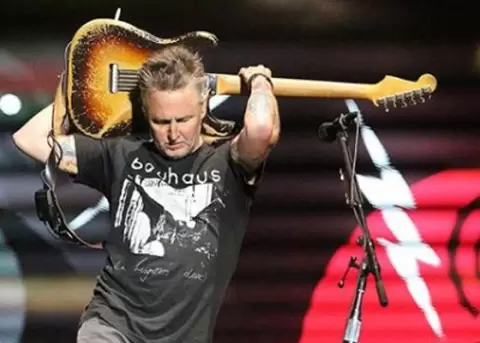 Pearl Jam lanza video en el que aparece Greta Thunberg