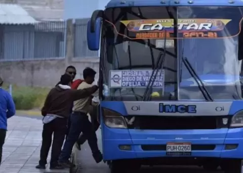 Transportistas urbanos de Quito piden incremento del pasaje a 0,50 centavos