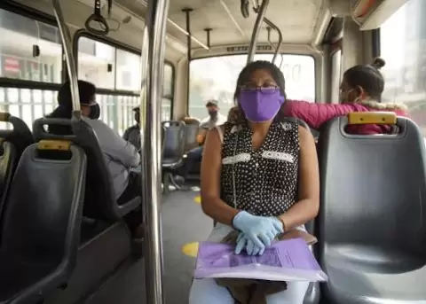 Quito: En el primer día reactivación de transporte público no se registró aglomeraciones