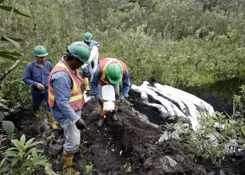 Ecuador recibe ayuda de Estados Unidos para evitar nuevo colapso del oleoducto SOTE