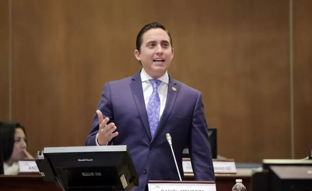 Asambleísta Daniel Mendoza renuncia al cargo en su comparecencia ante la Comisión Multipartidista que lo investiga