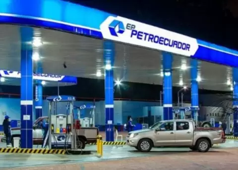 Surtidores de gasolineras ajustan precios de algunos combustibles en primer da de vigencia del sistema de bandas en Ecuador
