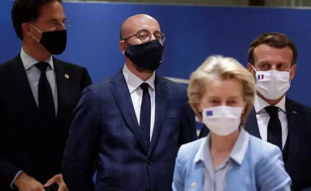 Unión Europea acuerda un plan económico contra el coronavirus y Trump aprueba el uso de mascarilla