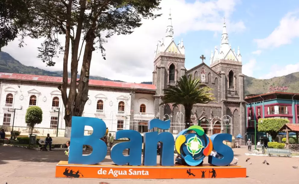 Baños de Agua Santa regresará a semáforo rojo por incremento de casos de covid-19