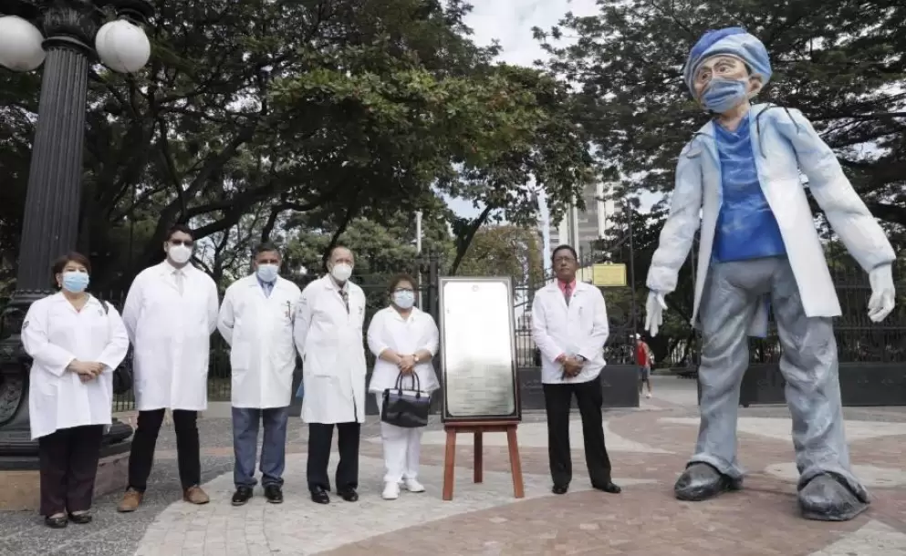 Guayaquil: Gremio rinde homenaje a mdicos cados en lucha contra el COVID-19
