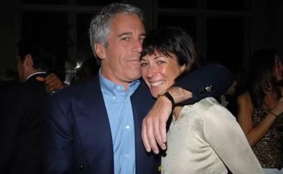Detienen a Ghislaine Maxwell, exnovia del magnate Jeffrey Epstein