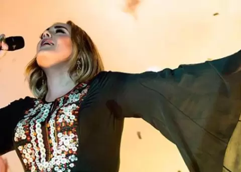 Adele revel el secreto de su felicidad y su radical cambio de imagen