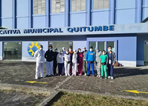 Trabajo de m�dicos guayaquile�os para enfrentar el COVID-19 en Quito