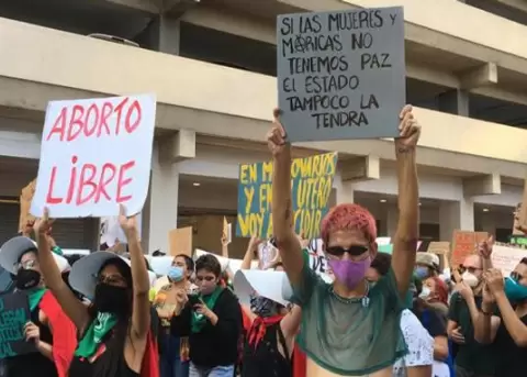 Organizaciones feministas exigen que las leyes de salud existentes se apliquen