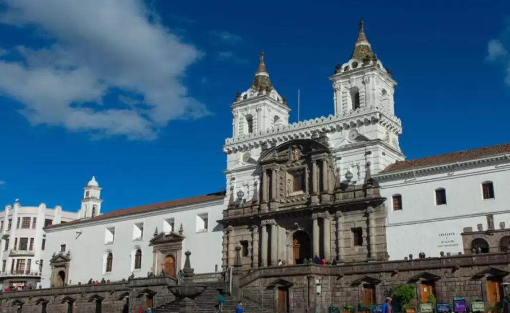 Quito recibe el sello "Safe Travel"