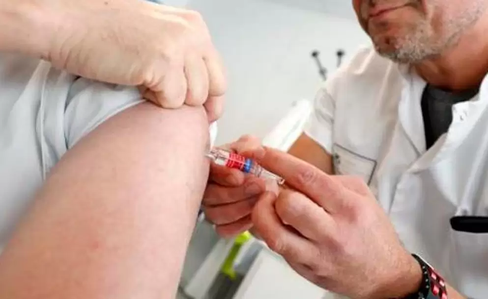 Buscan 30 mil voluntarios en Estados Unidos para probar la vacuna contra el COVID-19 de AstraZeneca y Oxford